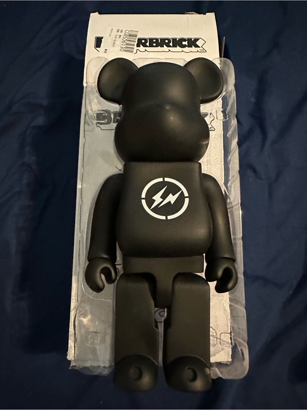 MEDICOM TOY BE@RBRICK 400% Black Lightning Logo Sculpture